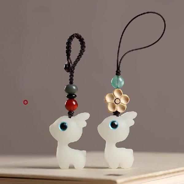 Glow-in-the-dark deer keychain exquisite and cute car pendant, Canadian Online Jewelry, accessories and plush toy store