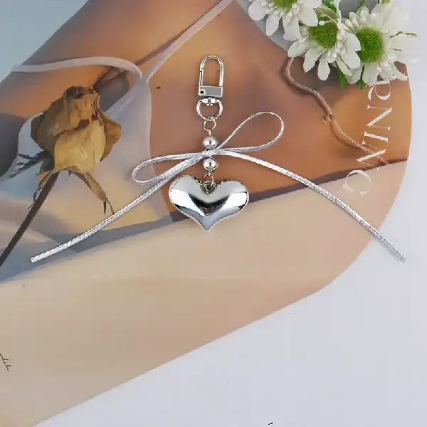 Resin silver bow three-dimensional love alloy keychain, Canadian Online Jewelry, accessories and plush toy store
